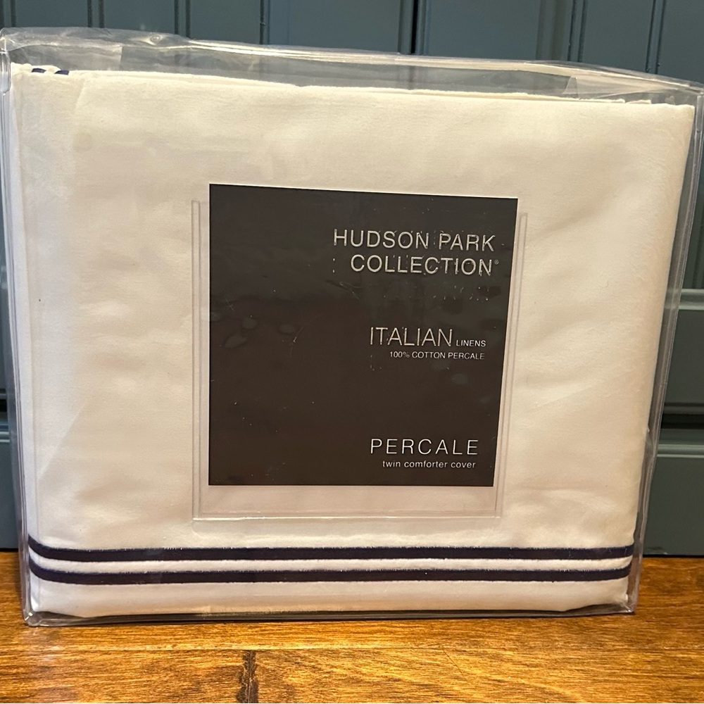 Hudson Park Italian Percale White Marine Navy Duvet Twin NWT